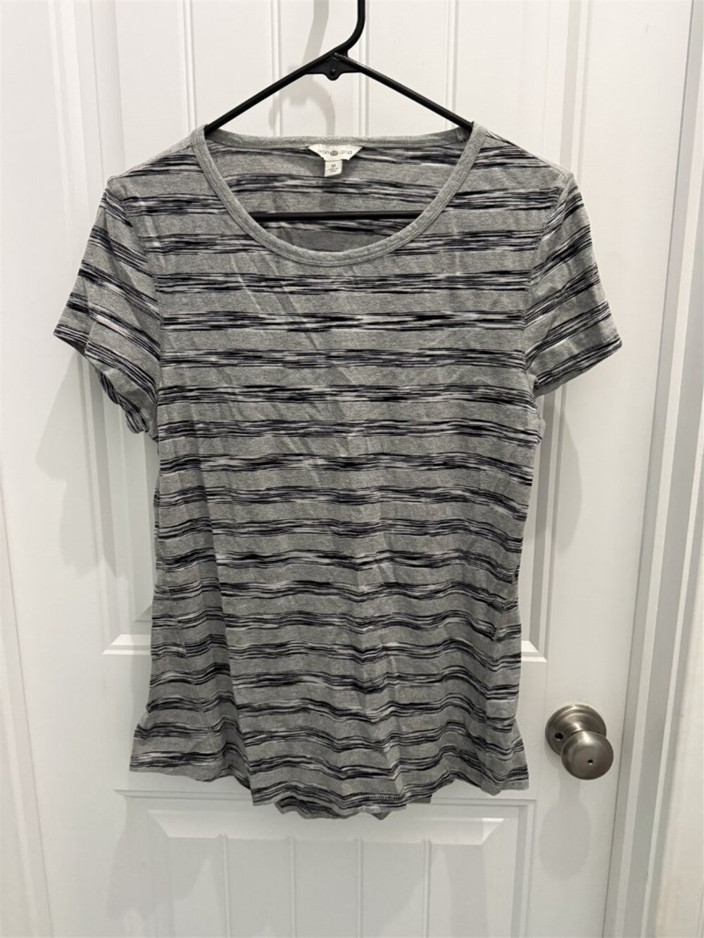 Lucky Lotus Top T Shirt Womens Medium Gray Striped Ombre Yoga Cotton Athleisure